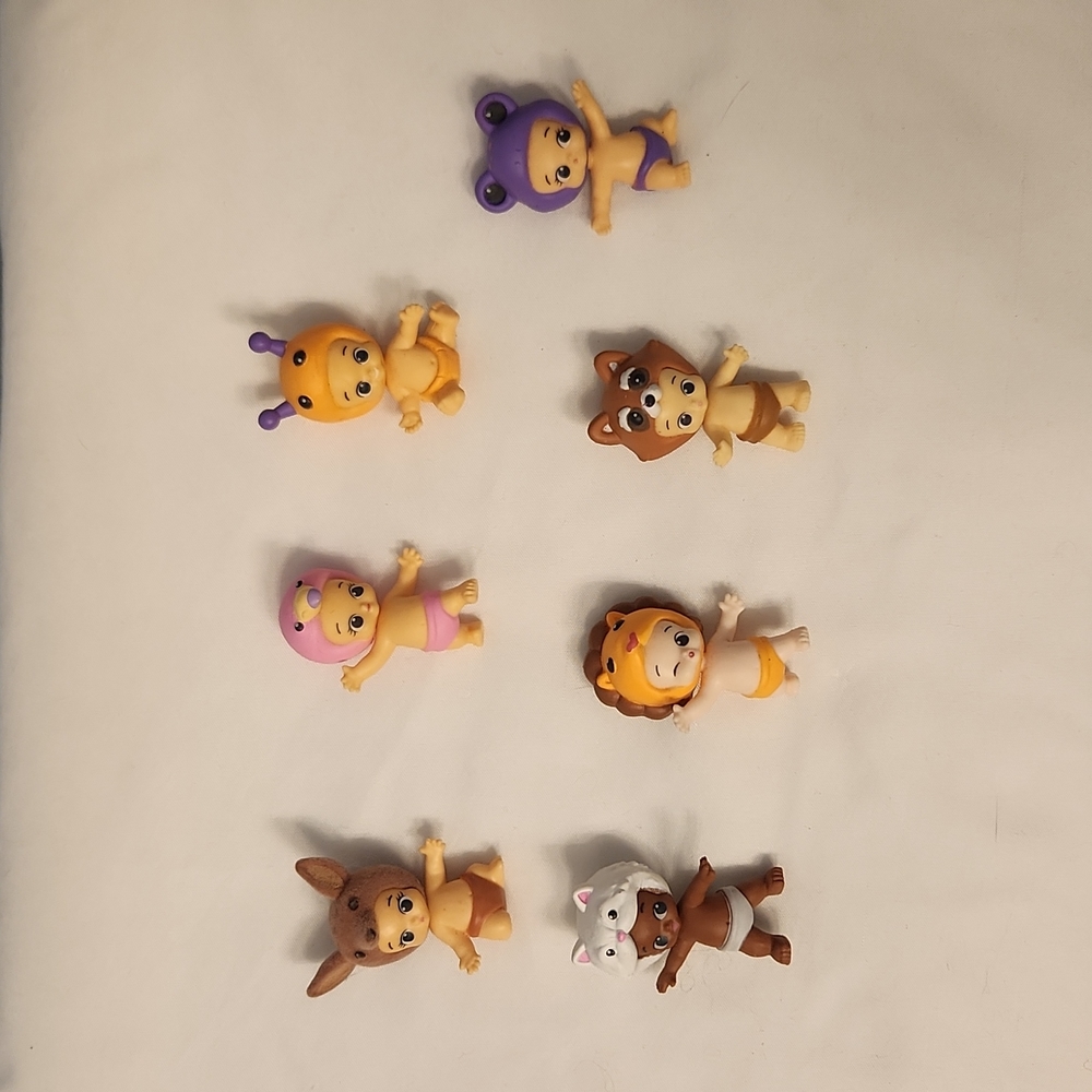 Twozies set of 7 figures